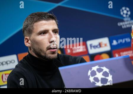 Dortmund, Allemagne. 24th octobre 2022. Football : Ligue des Champions, stade de groupe Borussia Dortmund - Manchester City, Groupe G, Matchday 5, conférence de presse. Ruben Dias de Manchester s'exprime à la conférence de presse. Credit: Bernd Thissen/dpa/Alay Live News Banque D'Images