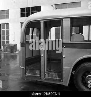 Oslo. 19470705. Trolley bus. Ils ont été construits à l'atelier météorologique de Strømmen. Ils ont marché à Oslo entre 1940 et 1968. Les barres du détecteur de puissance sur le toit du chariot, qui traîné sous les lignes électriques aériennes à 4-5 mètres au-dessus du niveau de la rue. Photo: Leif Høel / NTB Banque D'Images