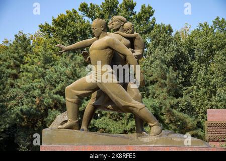 TACHKENT, OUZBÉKISTAN - 16 SEPTEMBRE 2022 : le monument « courage » en gros plan. Tachkent, Ouzbékistan Banque D'Images