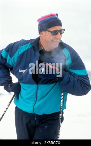 Pâques 1990 - la famille royale à Sikkilsdalen. Crown Prince Harald sur le ski. Sourit et est heureux. Fumeur. Photo: Impaire Steinar Tøllefsen / NTB Banque D'Images