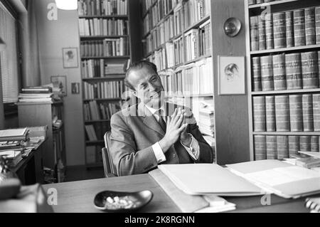 Oslo 1963 Procureur de la Cour suprême Alf Nordhus dans son bureau. Photo: Ivar Aaserud / courant / NTB Banque D'Images