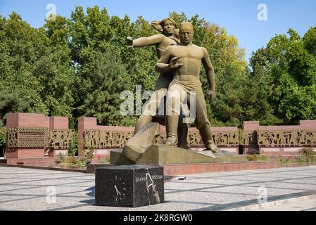 TACHKENT, OUZBÉKISTAN - 16 SEPTEMBRE 2022 : monument « courage ». Tachkent, Ouzbékistan Banque D'Images