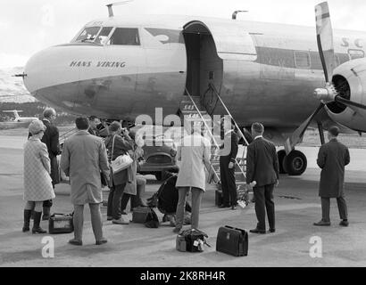 Bardufoss 8 mai 1969. Turi Widerøe a clairement son examen final en tant que compagnon sur la circulation régulière, c'est-à-dire qu'elle est approuvée comme avion de passagers. Ici, elle est par une machine SAS et va débuter comme un second vol. Elle est la première femme pilote dans une plus grande compagnie aérienne de l'Ouest. Photo: Aage Storløkken / actuel / NTB Banque D'Images