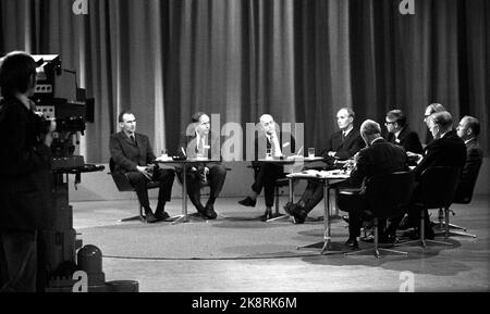 Oslo 19710920 élections municipales 1971. Veille électorale, débat sur le chef du parti. Les dirigeants du parti se sont réunis, y compris de V: Helge Seip, Reidar T. Larsen, Kåre Willoch, Trygve Brateli. Photo: NTB Banque D'Images