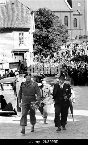 Stavanger à l'automne 1945. La visite du prince héritier : le prince héritier Olav est accueilli par une mer. Photo: Kjell Lynau / NTB Banque D'Images