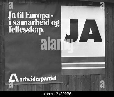 Oslo 19720923. Avant le référendum sur la ce en Norvège. Oui à l'autocollant EF et le logo dans la lunette arrière d'une voiture. Photo: Ivar Aaserud, Aage Storløkken et Sverre Børretzen Current / NTB Banque D'Images