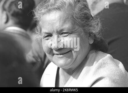 Suède 196400704. Le dirigeant soviétique Nikita Khrouchtchev lors d'une visite officielle à Sveige. Voici une souriante Mme Nina Khrouchtchev lors de la visite en Suède. Photo: Actuel / NTB Banque D'Images