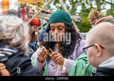 Reconstitution du marché de l'âge de fer de Pukkisaari dans le district de Vähä-Meililahti à Helsinki, en Finlande Banque D'Images