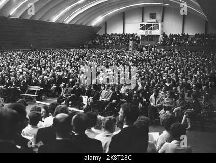 Oslo 19700411 c'était complètement à la dernière place et bien ainsi à Njårdhalen quand Billy Graham a vendu Dieu par jour. Écran de télévision. Photo; Ivar Aaserud / courant / NTB Banque D'Images