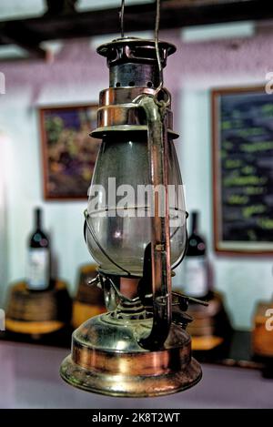 Vieille lanterne - lampe au gaz de pétrole d'époque - décorations d'époque Banque D'Images