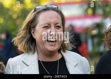 Londres, Royaume-Uni. 24th octobre 2022. Politiciens sur College Green London UK Anne-Marie Trevelyan, Secrétaire des transports, crédit: Ian Davidson/Alay Live News Banque D'Images