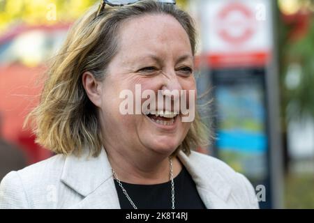 Londres, Royaume-Uni. 24th octobre 2022. Politiciens sur College Green London UK Anne-Marie Trevelyan, Secrétaire des transports, crédit: Ian Davidson/Alay Live News Banque D'Images