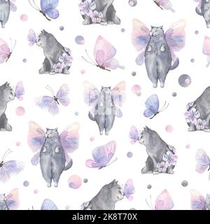 Jolis chats gris avec des papillons violets délicats sur fond blanc. Illustration aquarelle. Motif sans couture pour le design et la décoration de Banque D'Images