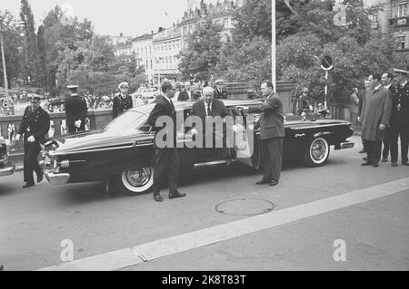 Oslo 19640629. Le dirigeant soviétique Nikita Khrouchtchev lors d'une visite officielle en Norvège. Ici, Khrouchtchev arrive au Storting en voiture américaine. Photo: Børretzen / Storløkken Current / NTB Banque D'Images