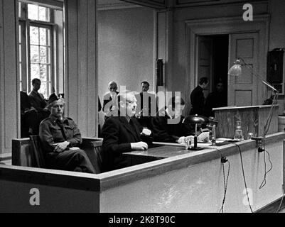 Oslo 19450910. L'affaire Landssvik contre Vidkun Quisling en Cour d'appel d'Eidsivating. Voir soldat Per Røed, Vidkun Quisling et avocat Eillif Fougner. La peine de mort est prononcée. Photo: Actuel / NTB Banque D'Images