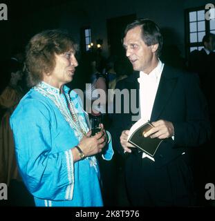 Oslo 19880702. Le roi Olav a 85 ans. Ici depuis le dîner du gouvernement au château d'Akershus pour 355 personnes. Ici, nous voyons certains des invités pendant le dîner. Karin Stoltenberg et William Engeseth. Photo: Olav Olsen NTB Banque D'Images