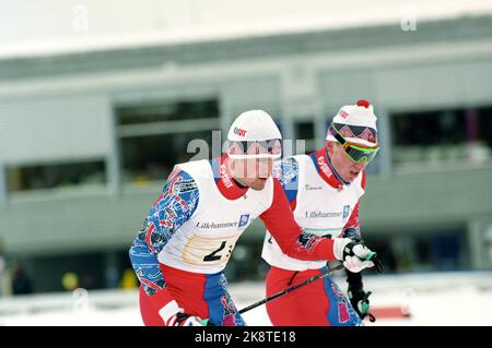 Lillehammer Jeux olympiques d'hiver de 19940224 à Lillehammer. Compétition d'équipe combinée. Ici de la section transversale. Bjarte Engen Vik (t.H.H.) alterne avec Fred Børre Lundberg. La Norvège a pris l'argent derrière le Japon. Photo: Gunnar Lier / NTB Banque D'Images