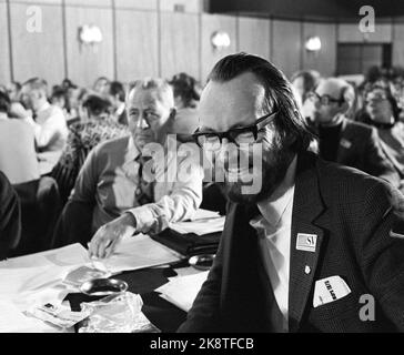 Oslo 16 mars 1975. Le parti de gauche socialiste tient le Congrès national. Ici Berge Furre est vu. Photo: Henrik Laurvik / NTB Banque D'Images