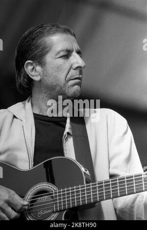 Oslo 19850630 Leonard Cohen sur scène pendant le concert sur Kalvøya. Il a été le plus grand patch de tirage au festival de Kalvøya de cette année. Photo Erik Thorberg / NTB / NTB Banque D'Images