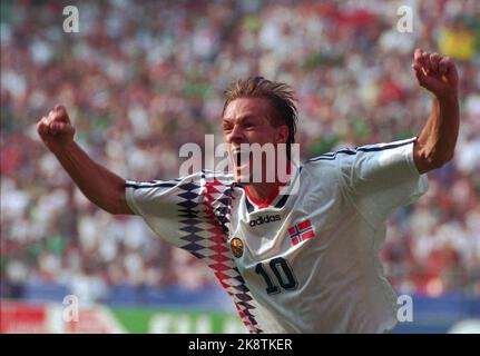 Washington USA coupe du monde 19940619 dans football Norvège / Mexique 1-0. Le footballeur Kjetil Rekdal se réjouit après avoir remporté le but de la victoire. Photo: Bjørn Sigurdsøn / NTB / NTB la photo est la photo de l'année en classe Sport pour 1994. Banque D'Images