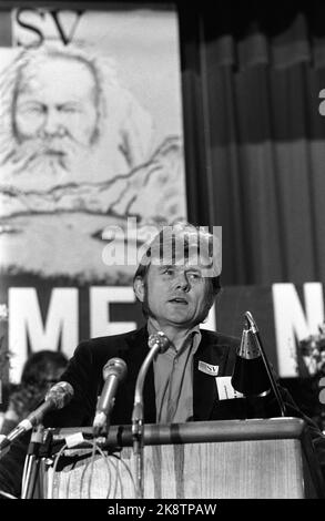 Oslo 16 mars 1975. Le parti de gauche socialiste tient le Congrès national. Ici Stein Ørnhøi sur la chaire. Photo: Henrik Laurvik / NTB Banque D'Images