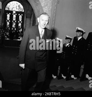 Oslo 19550607. Le 50th anniversaire de la résolution 1905 de l'Union. Le président du Storting, Oscar Torp, arrive à la réunion commémorative du Storting. Il a gardé le discours pour la journée. Photo: Børretzen / Storløkken / Pagano / actuel / NTB Banque D'Images