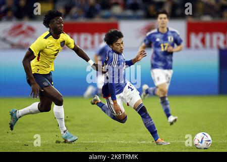 DUSSELDORF - (lr) Jackson Porozo de l'Equateur, Kaoru Mitoma du Japon pendant le Japon-Equateur International friendly à l'arène de Dusseldorf sur 27 septembre 2022 à Düsseldorf, Allemagne. ANP | hauteur néerlandaise | Maurice van Steen Banque D'Images