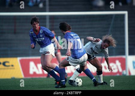 Oslo, 19900423. Bislett. Vålerenga - Tottenham 0 - 0. Voici Paul Walsh en action pour le club de Londres. Photo: Morten Hvaal Banque D'Images