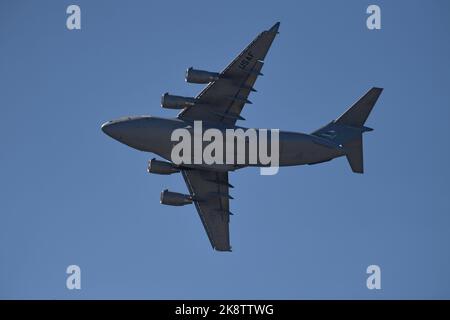 USAF C-17 démonstration de vol dans le ciel au-dessus de MCAS Miramar à San Diego, Californie Banque D'Images