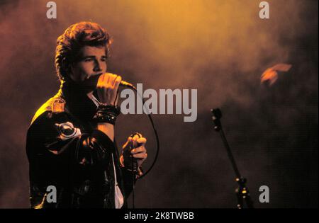 Vienne, Autriche 1986-11: Le groupe pop norvégien 'A-ha' organise un concert à Vienne sur 1 novembre 1986. Ici sur scène Morten Harket. Photo: Morten Hvaal Banque D'Images