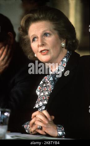 Oslo 19860912. La première ministre de la Bristian Margaret Thatcher lors d'une visite officielle en Norvège. Voici le portrait du Premier ministre Margaret Thatcher avec les mains pliées lors de la conférence de presse en relation avec la visite. Sérieux. Photo: Inge Gjellesvik NTB / NTB Banque D'Images