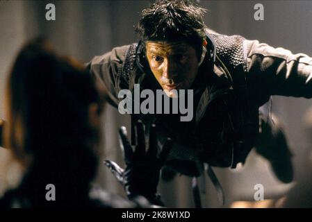 Ray Park film: X-Men (USA 2000) personnages: Toad Director: Bryan Singer 13 juillet 2000 **AVERTISSEMENT** cette photographie est à usage éditorial exclusif et est le droit d'auteur de 20th CENTURY FOX et/ou le photographe assigné par la Société de film ou de production et ne peut être reproduite que par des publications dans le cadre de la promotion du film ci-dessus. Un crédit obligatoire à 20th CENTURY FOX est requis. Le photographe doit également être crédité lorsqu'il est connu. Aucune utilisation commerciale ne peut être accordée sans l'autorisation écrite de la Société du film. Banque D'Images