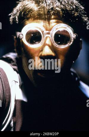 Ray Park film: X-Men (USA 2000) personnages: Toad Director: Bryan Singer 13 juillet 2000 **AVERTISSEMENT** cette photographie est à usage éditorial exclusif et est le droit d'auteur de 20th CENTURY FOX et/ou le photographe assigné par la Société de film ou de production et ne peut être reproduite que par des publications dans le cadre de la promotion du film ci-dessus. Un crédit obligatoire à 20th CENTURY FOX est requis. Le photographe doit également être crédité lorsqu'il est connu. Aucune utilisation commerciale ne peut être accordée sans l'autorisation écrite de la Société du film. Banque D'Images