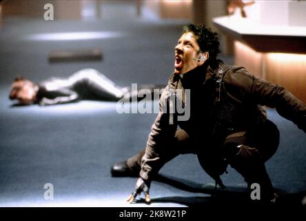 Ray Park film: X-Men (USA 2000) personnages: Toad Director: Bryan Singer 13 juillet 2000 **AVERTISSEMENT** cette photographie est à usage éditorial exclusif et est le droit d'auteur de 20th CENTURY FOX et/ou le photographe assigné par la Société de film ou de production et ne peut être reproduite que par des publications dans le cadre de la promotion du film ci-dessus. Un crédit obligatoire à 20th CENTURY FOX est requis. Le photographe doit également être crédité lorsqu'il est connu. Aucune utilisation commerciale ne peut être accordée sans l'autorisation écrite de la Société du film. Banque D'Images