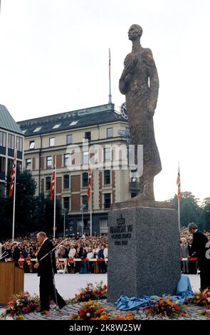 Oslo 19720803. Le VII anniversaire du roi Haakon en 100th. De la solennité de 7 juin à Oslo où le sculpteur Nils AAS statue sur le roi Haakon a été dévoilé par le roi Olav. Photo: NTB / NTB Banque D'Images