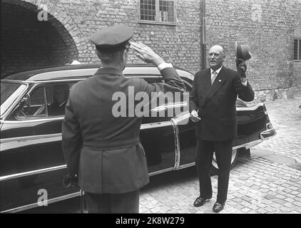 Oslo 19720803. Le VII anniversaire du roi Haakon en 100th. Le roi Olav arrive au dîner de gala au château d'Akershus. Photo: NTB / NTB Banque D'Images