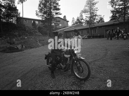 Oslo, Hvervenbukta octobre 1963 le Oslo Youth Motorsener se trouve à 13 km du centre d'Oslo. La salle de réunion, l'atelier, la piste de terrain et la salle de passe-temps sont construits avec le soutien municipal et les efforts impressionnants des garçons et des filles dans OMS. Photo: Ivar Aaserud / courant / NTB Banque D'Images