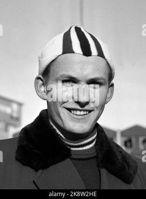 Coupe du monde Oslo 19560211 sur patins, courses rapides, à Bislett. C'était un triple russe dans l'ensemble, avec Gonsjarenko gagnant. Voici un ALV Gjestvang heureux et satisfait. Photo: NTB / NTB Banque D'Images