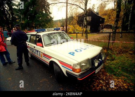 Oslo 19931011. William Nygaard, directeur de publication, a été abattu et grièvement blessé à l'extérieur de son domicile à Dagaliveien. Des enquêteurs de police sur les lieux à la suite de la tentative de meurtre. En arrière-plan, la maison de Nygaard. NTB archive photo Jon EEG / NTB Banque D'Images