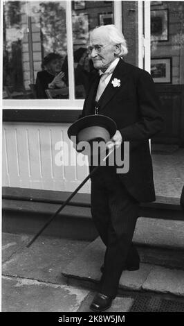 Bergen au printemps 1953. Les premiers jeux de festival. Beaucoup de personnes célèbres d'une époque révolue ont été gesturées par des acteurs. Ici Edvard Grieg qui s'est présenté à Troldhaugen. Il a été joué par son cousin Schach Bull Photo: Ewoos Christensen / actuel / NTB. Banque D'Images