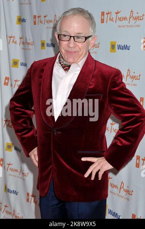 24 octobre 2022 - Leslie Jordan, comédien et Instagram Star, Dies, 67. Selon les informations de la police, la voiture de M. JordanÃs s'est écrasée sur le côté d'un bâtiment après avoir apparemment été victime d'une urgence médicale. 07 décembre 2008 - Los Angeles, CA - Leslie Jordan. Le projet Trevor annuel 11th a pour avantage ''Rcraked Xmas'' au théâtre Wiltern. (Credit image: © Byron Purvis/AdMedia via ZUMA Press Wire) Banque D'Images