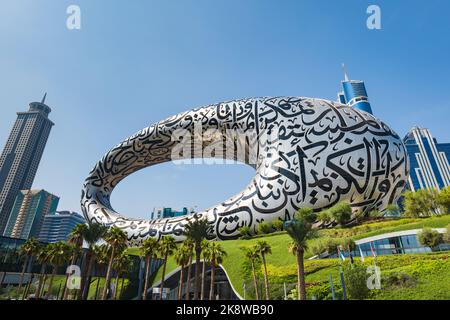 Dubaï, Émirats Arabes Unis - octobre 2022 : Musée du futur à Dubaï, une architecture moderne emblématique conçue par Killa Design. Banque D'Images