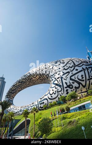 Dubaï, Émirats Arabes Unis - octobre 2022 : Musée du futur à Dubaï, une architecture moderne emblématique conçue par Killa Design. Banque D'Images