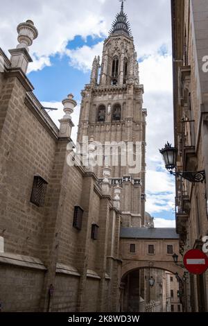 Vue latérale de la cathédrale Primatial de Saint Mary de Tolède, détail du clocher Banque D'Images