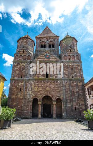 Façade ouest de l'ancienne église de l'abbaye de Marmoutier, France Banque D'Images