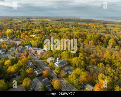 10-16-2022, image aérienne d'automne en fin d'après-midi de la région entourant le village de Trumansburg, NY, USA Banque D'Images