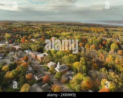 10-16-2022, image aérienne d'automne en fin d'après-midi de la région entourant le village de Trumansburg, NY, USA Banque D'Images