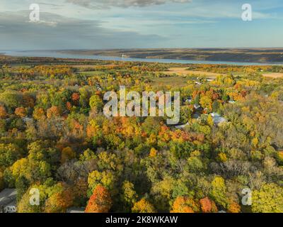 10-16-2022, image aérienne d'automne en fin d'après-midi de la région entourant le village de Trumansburg, NY, USA Banque D'Images