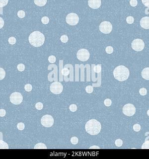 Pois texturés blancs sur fond bleu. Cercles chaotiques petits et grands dans des couleurs pastel. Motif à bulles bleu raster. Arrière-plan texturé à la neige. Banque D'Images