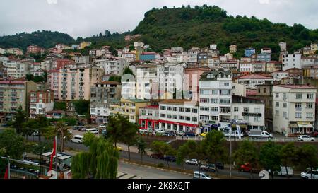 District de Tirebolu de la ville de Giresun sur la côte de la mer Noire de Turquie. Tirebolu est le centre du thé, de la noisette et du poisson anchois. TİREBOLU, GİRESUN, TURKE Banque D'Images